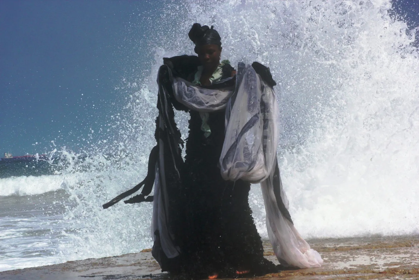 10.-Fatric-Bewong-Untitled-I-2013-Tema-Harbour-Community-3-A-Site-specific-performance-Digital-shot