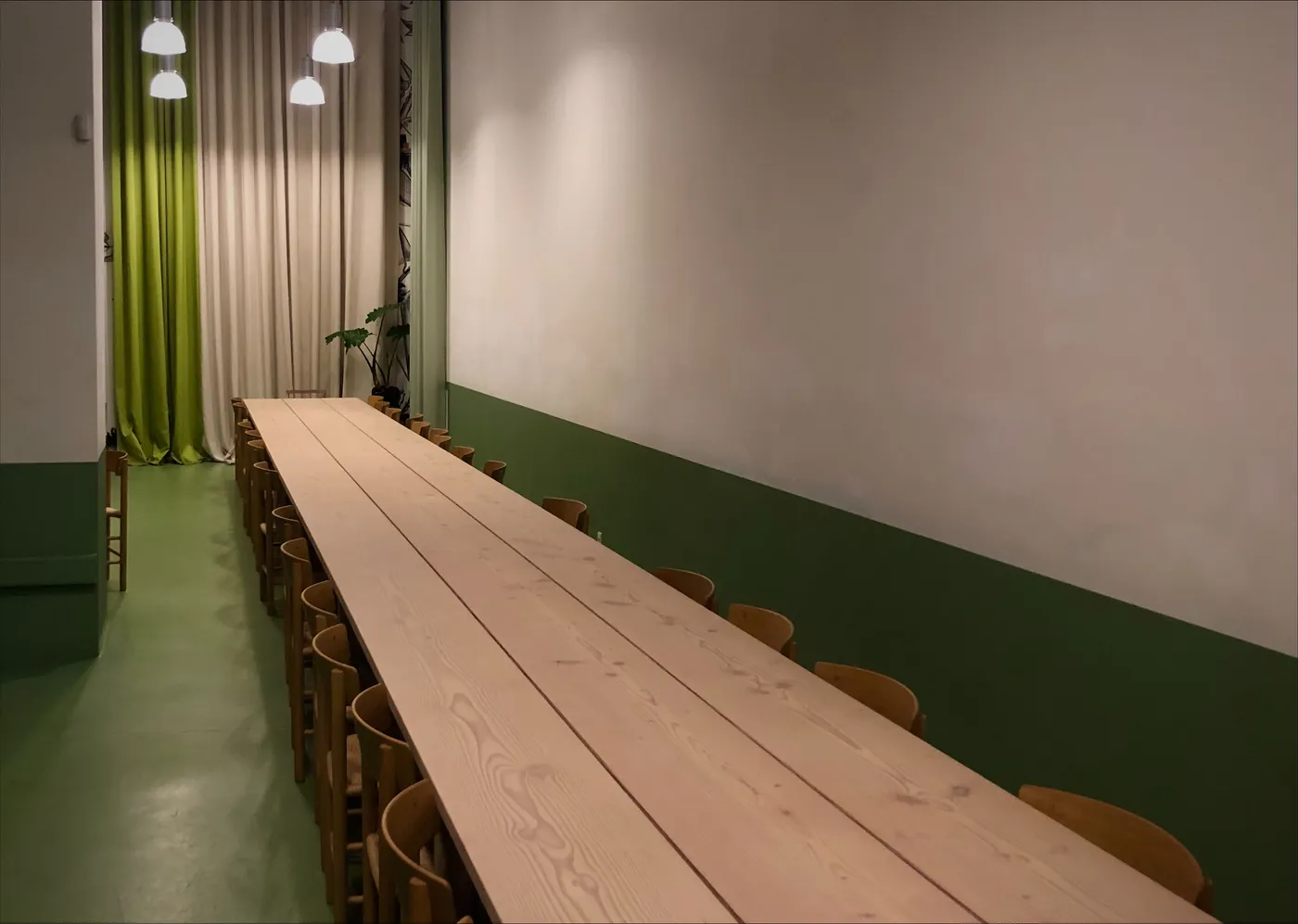 A TRUE LONG TABLE DINNER